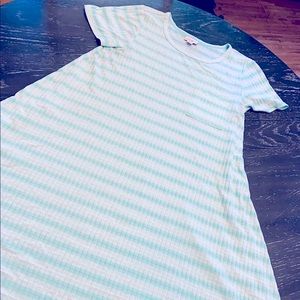 Small Carly.  Minimal stretch. Excellent shape.